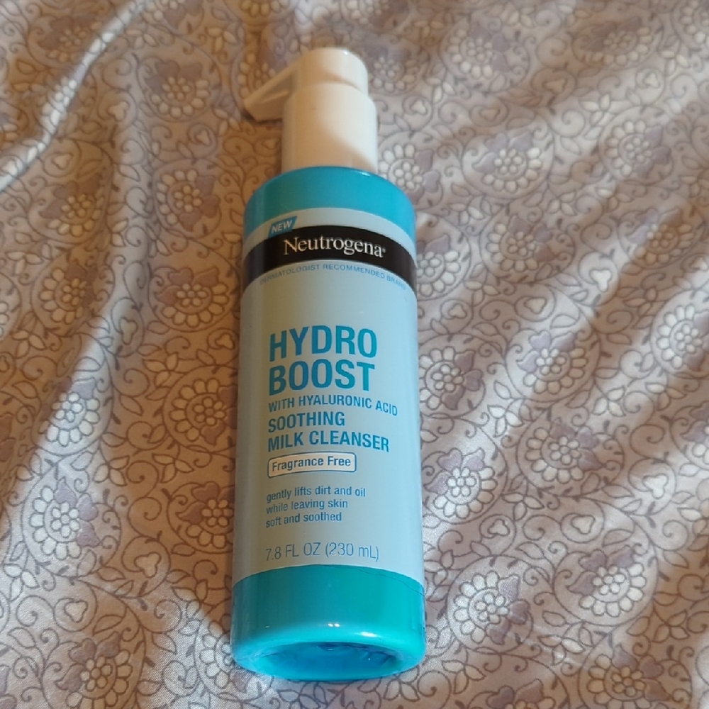 Neutrogena Hydro Boost With Hyaluronic Acid Soothing Milk Cleanser.